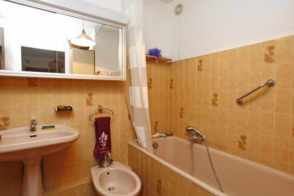 Appartement 6 Personnes Avec Terrasse Le Port Niza Habitación foto