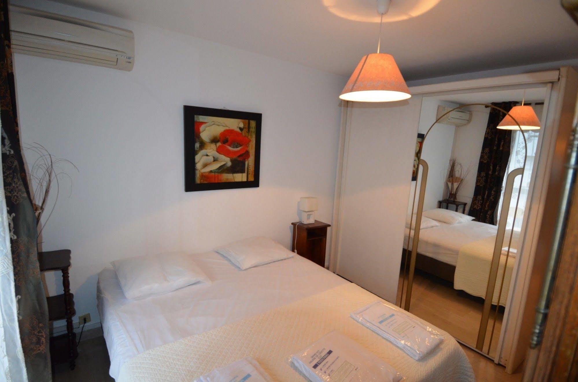 Appartement 6 Personnes Avec Terrasse Le Port Niza Exterior foto